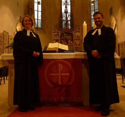 Pfarrerin Sonja Binder und Pfarrer Ralf Rohrbach-Koop nach ihrer Investitur am 06. Dezember 2020